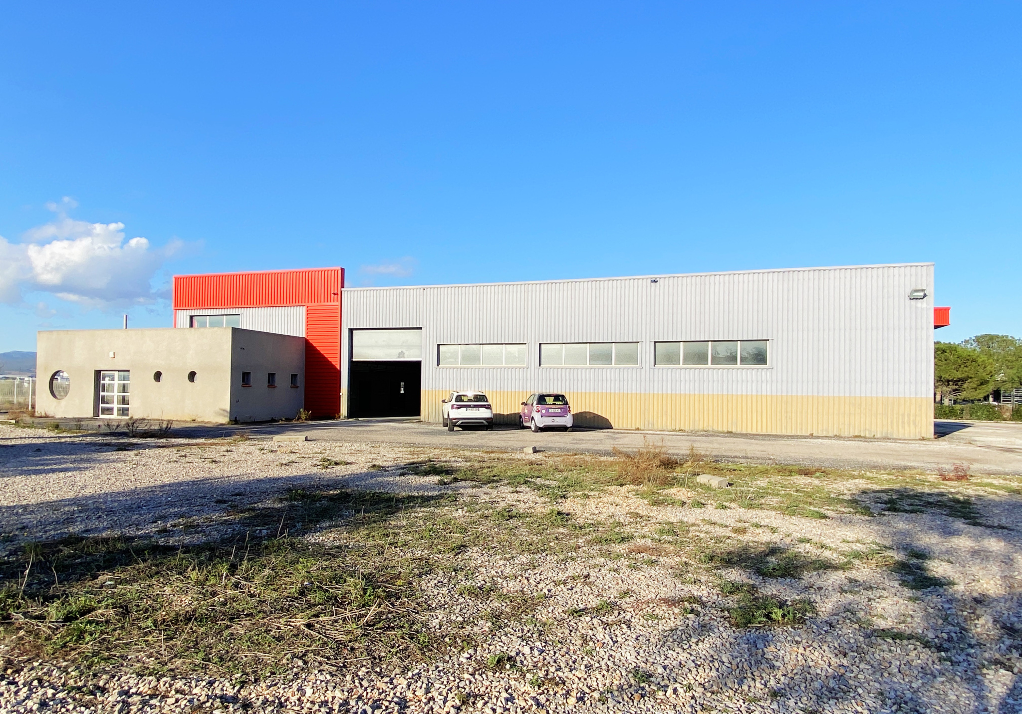 UN LOCAL ET ENTREPOT D'ACTIVITE, EN ZONE NORD DE PERPIGNAN