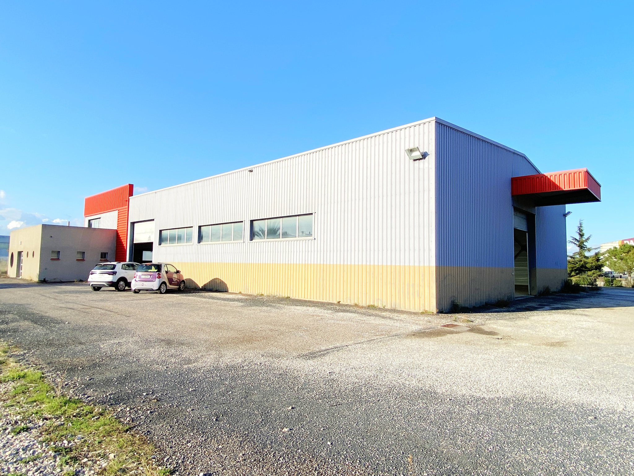 UN LOCAL ET ENTREPOT D'ACTIVITE, EN ZONE NORD DE PERPIGNAN