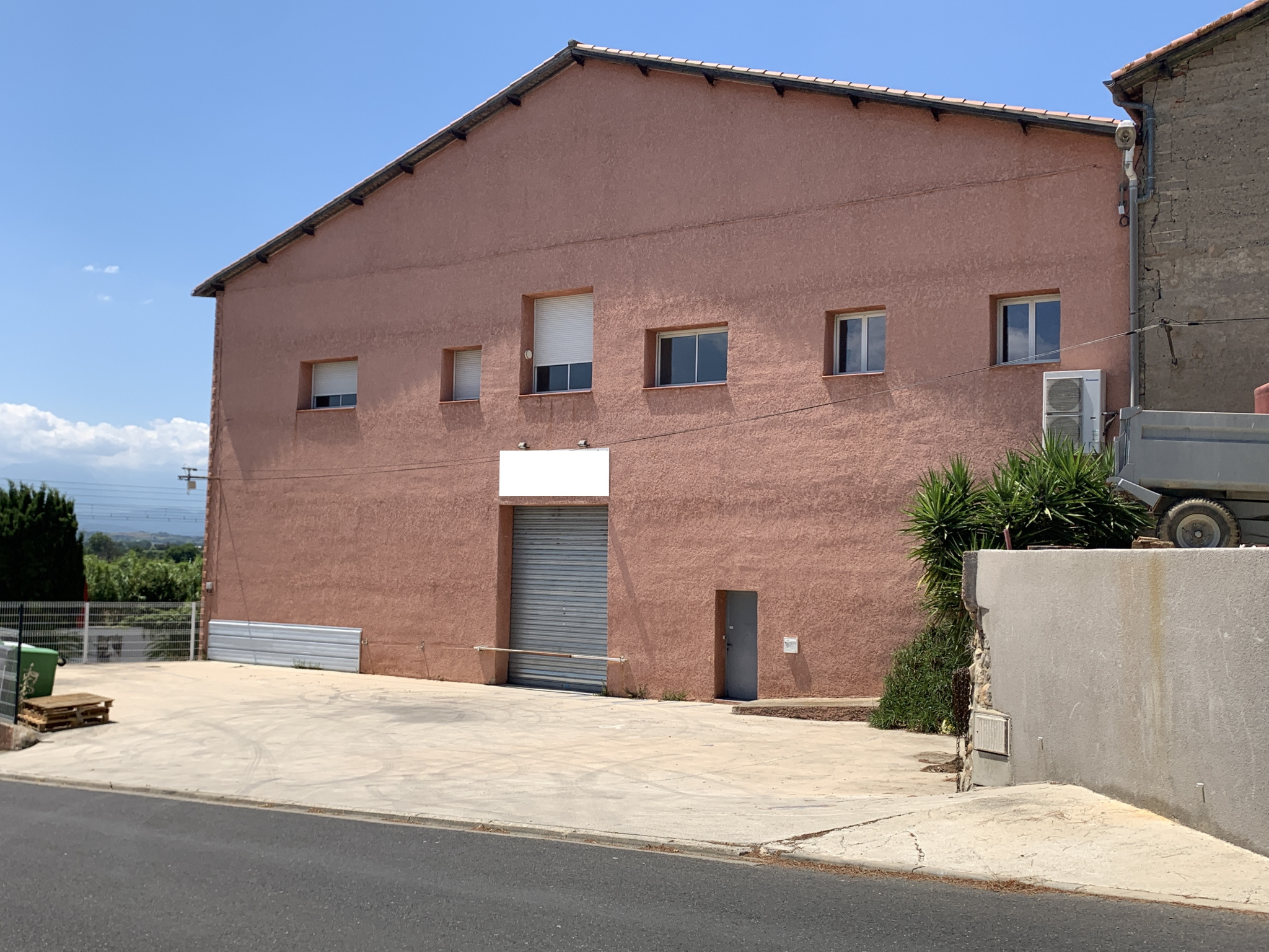 CORNEILLA-DEL-VERCOL - ENTREPOT/BUREAUX