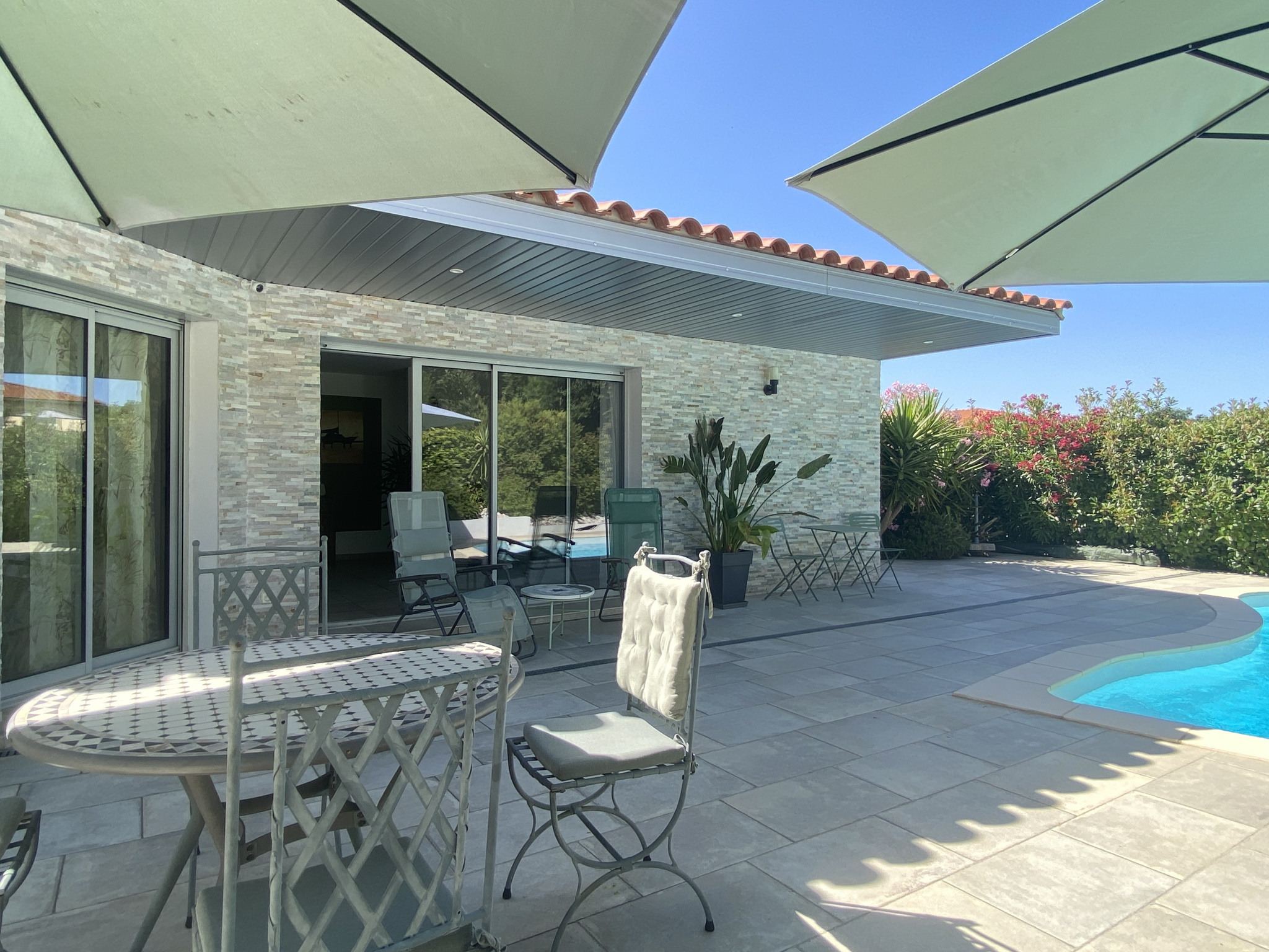 UNE VILLA CONTEMPORAINE, DE PLAIN-PIED, A PERPIGNAN SUD
