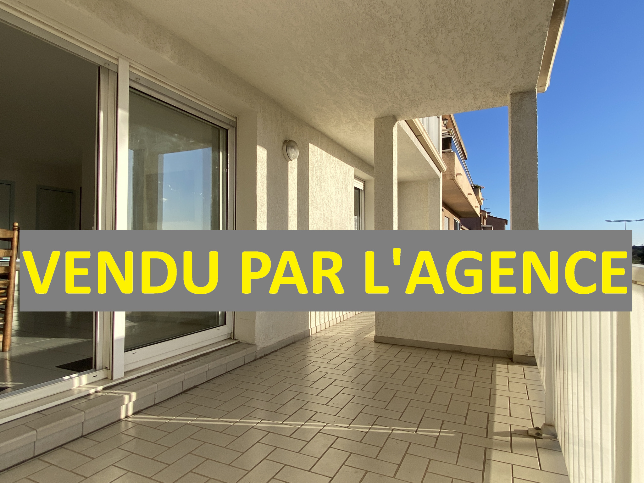 - VENDU PAR L'AGENCE - UN APPARTEMENT, T3 AVEC TERRASSE ET GARAGE, A SAINT-GAUDERIQUE