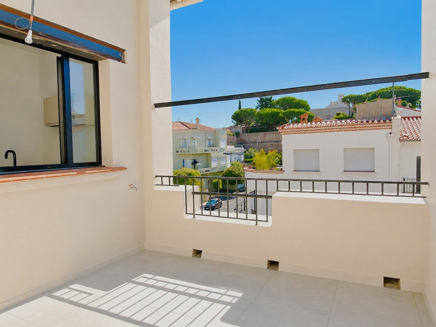 AU DERNIER ETAGE, UN APPARTEMENT T3, AVEC TERRASSE,