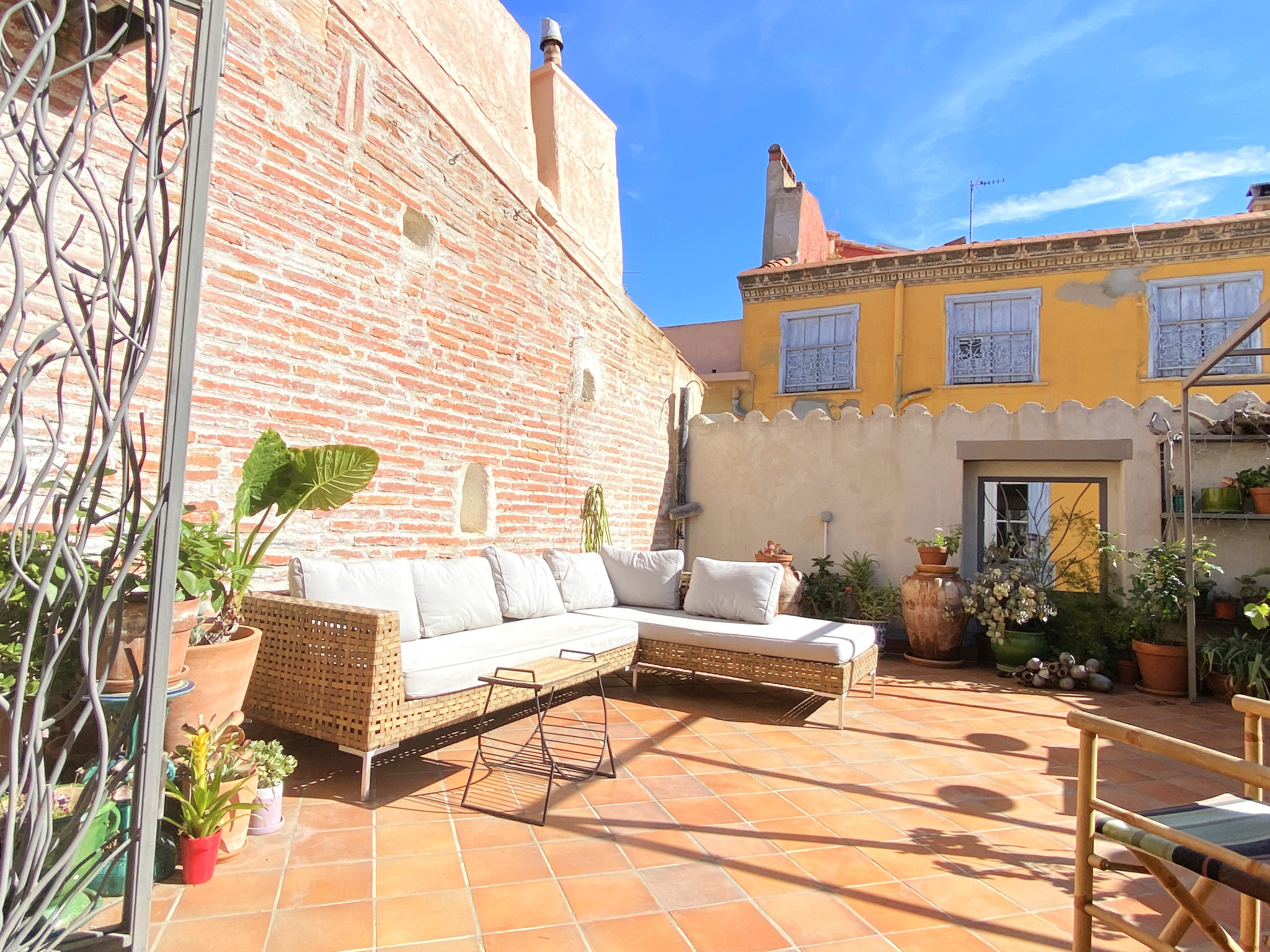 UN APPARTEMENT ATYPIQUE ET DE CARACTERE, AU CENTRE-VILLE DE PERPIGNAN,