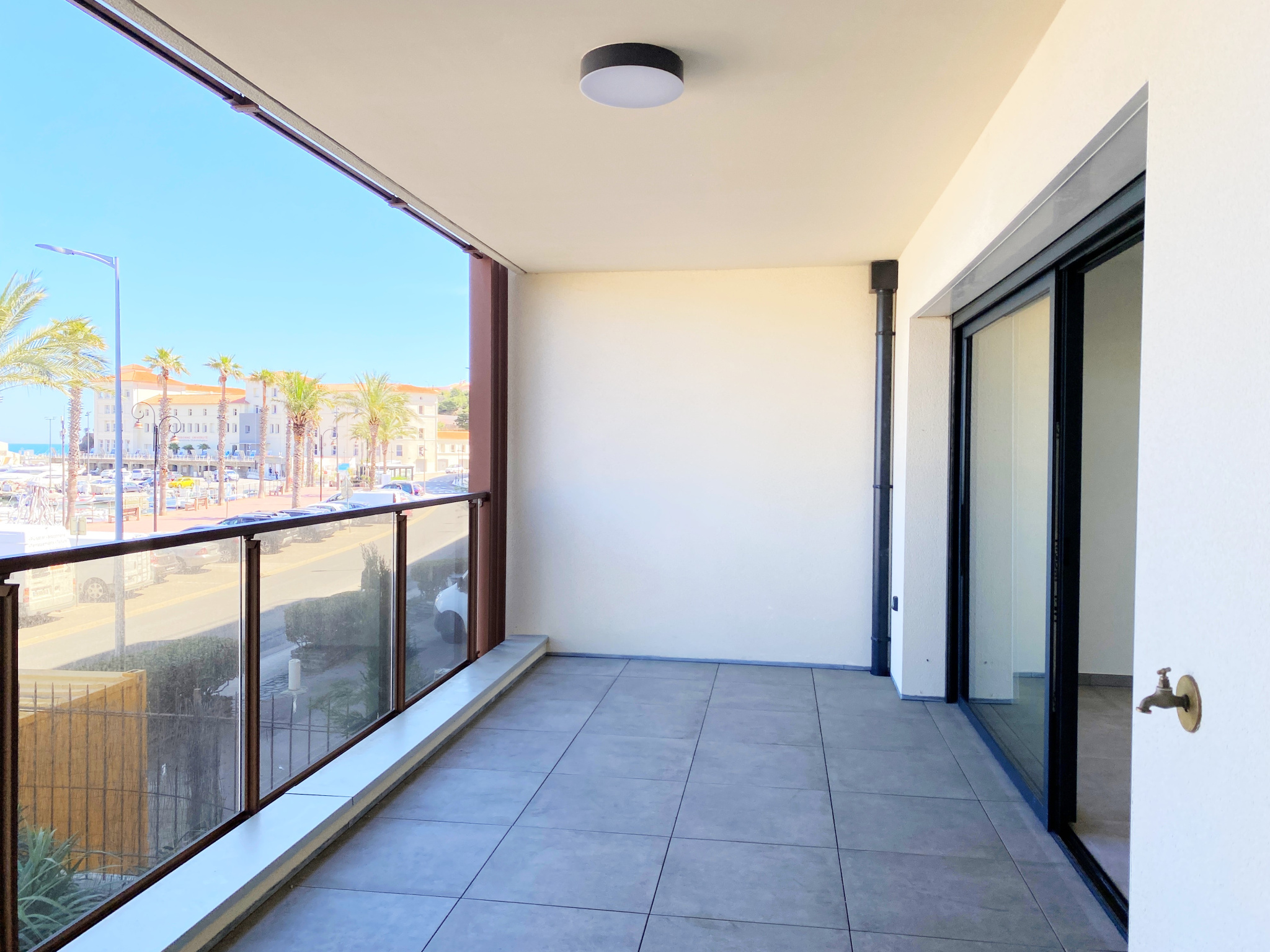 UN APPARTEMENT T4, AVEC TERRASSE ET VUE MER, A BANYULS-SUR-MER